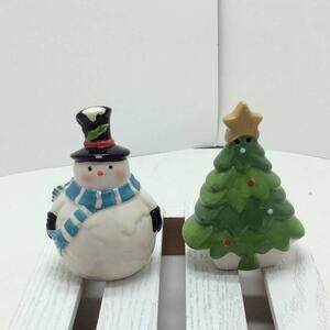 Christmas Holiday Bella Casa by Ganz Salt and Pepper Shaker set Snowman and Tree